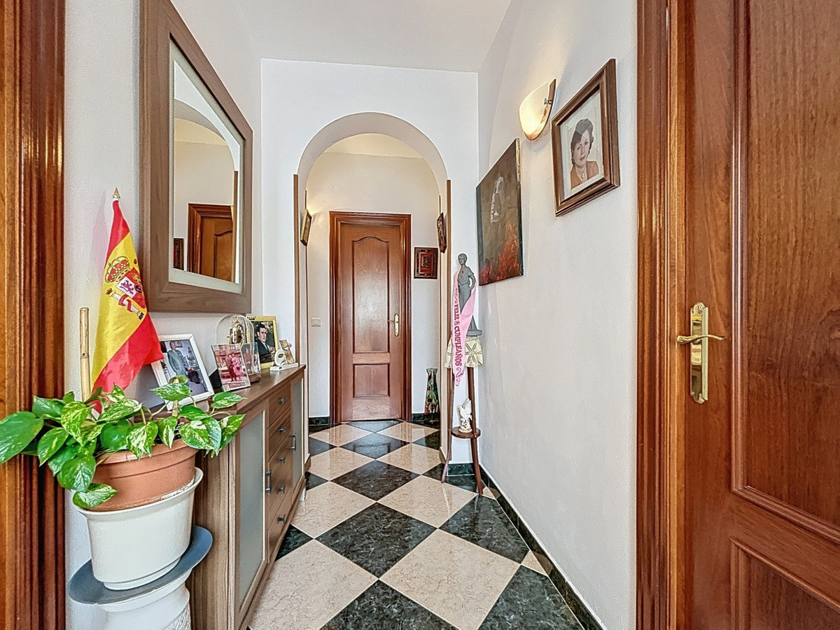5 Bed Townhouse for sale in La Viñuela Costa Del Sol East, Málaga, Spain
