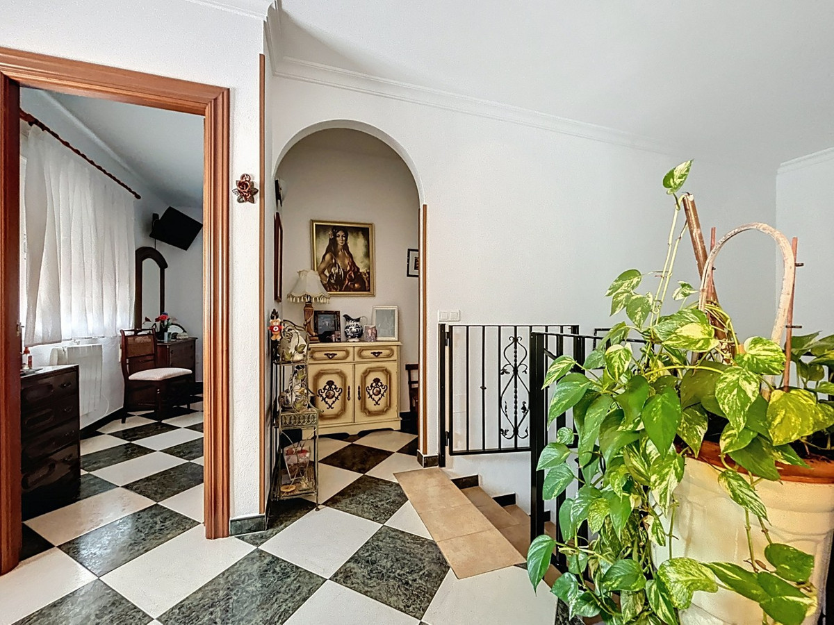 5 Bed Townhouse for sale in La Viñuela Costa Del Sol East, Málaga, Spain