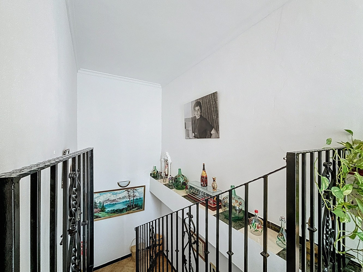 5 Bed Townhouse for sale in La Viñuela Costa Del Sol East, Málaga, Spain