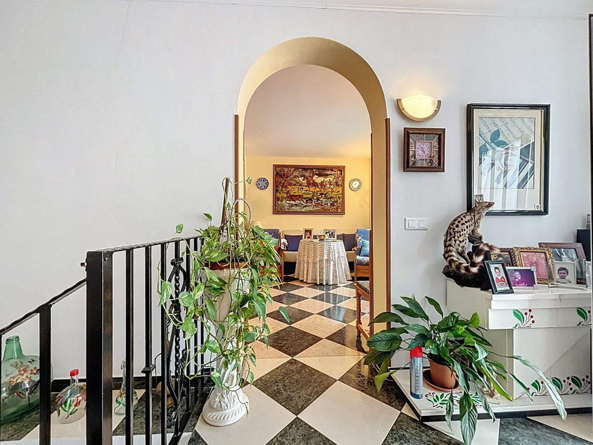5 Bed Townhouse for sale in La Viñuela Costa Del Sol East, Málaga, Spain