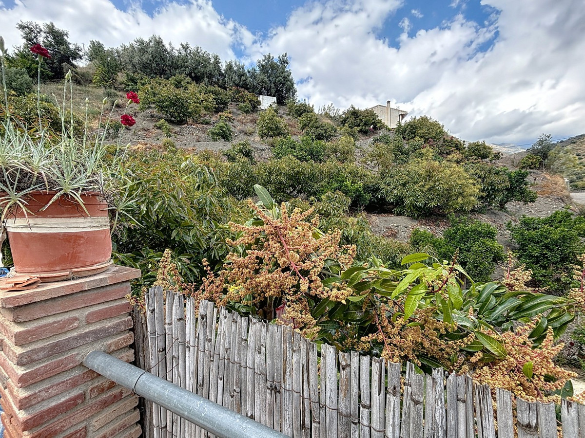 5 Bed Townhouse for sale in La Viñuela Costa Del Sol East, Málaga, Spain