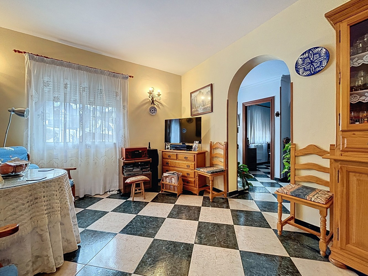 5 Bed Townhouse for sale in La Viñuela Costa Del Sol East, Málaga, Spain