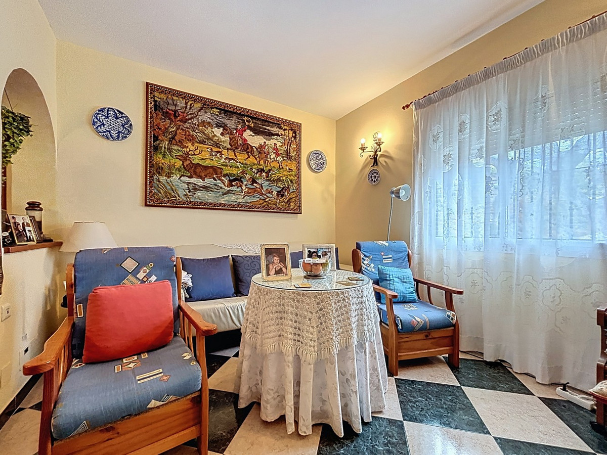 5 Bed Townhouse for sale in La Viñuela Costa Del Sol East, Málaga, Spain