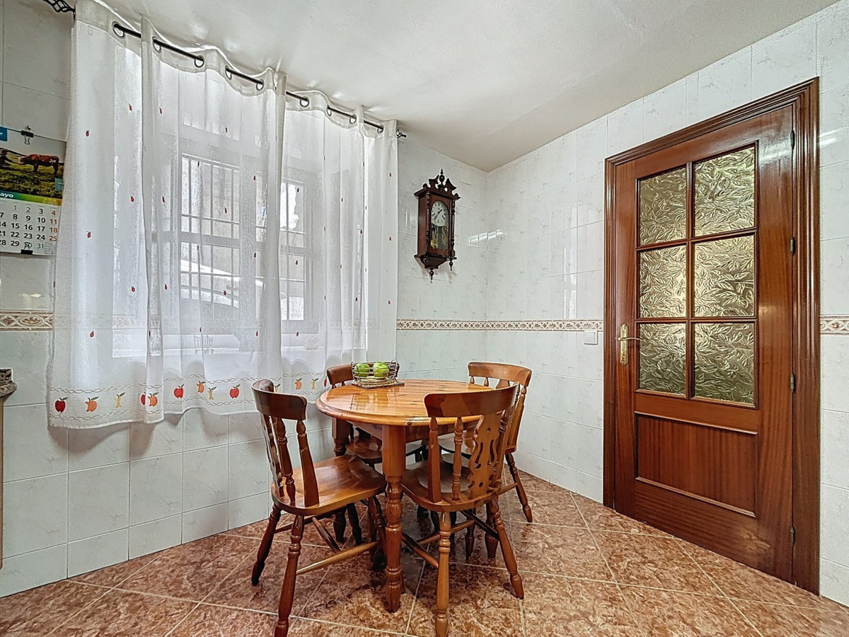 Se vende Pareada de 5 dormitorios en Costa Del Sol East, Málaga, España