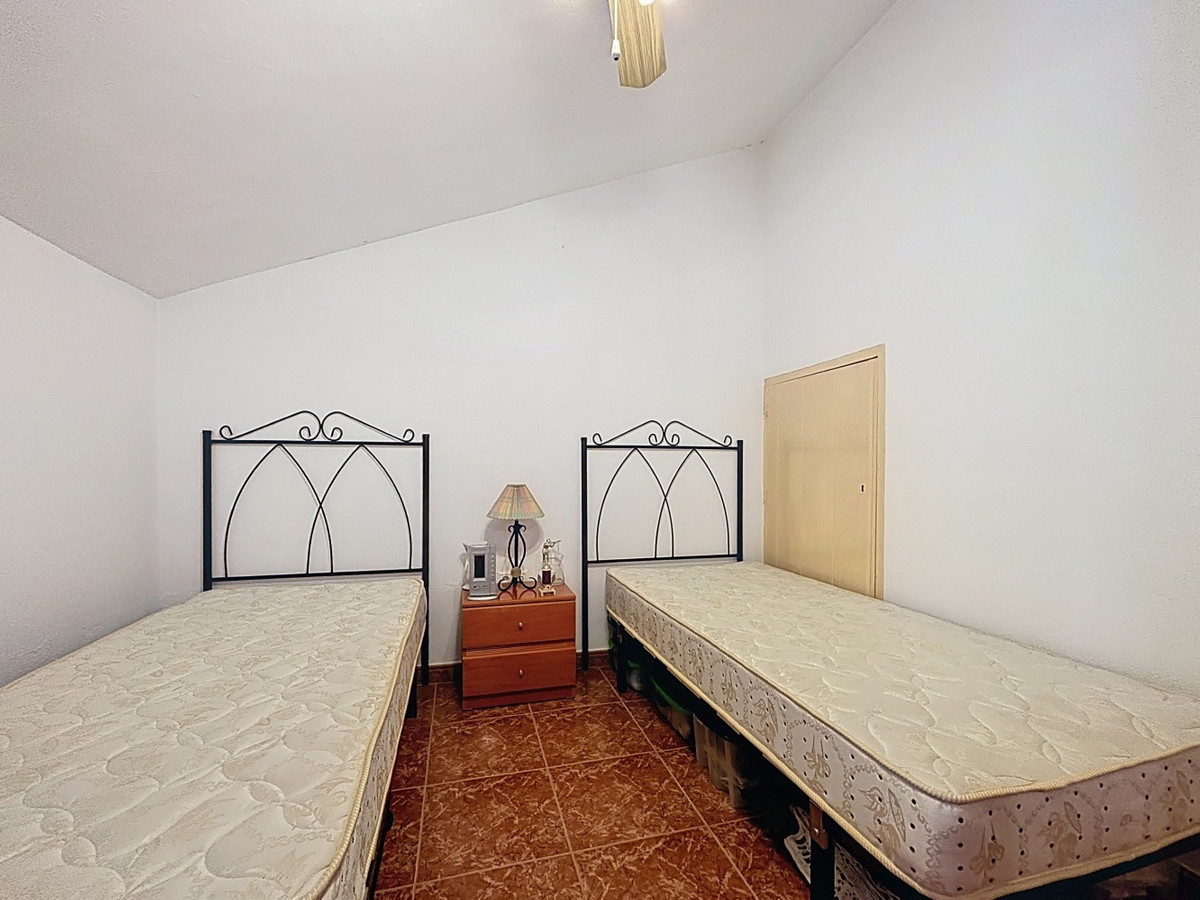 Se vende Pareada de 5 dormitorios en Costa Del Sol East, Málaga, España