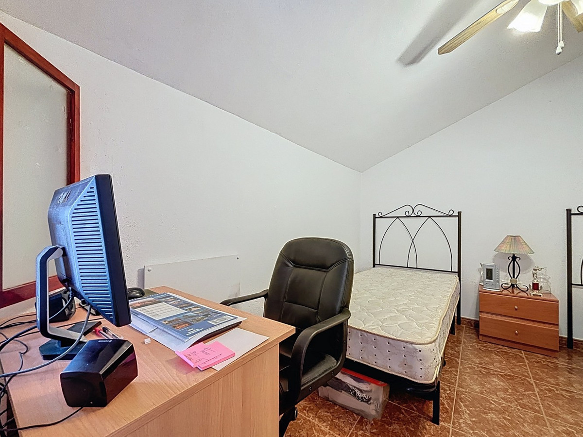 Se vende Pareada de 5 dormitorios en Costa Del Sol East, Málaga, España