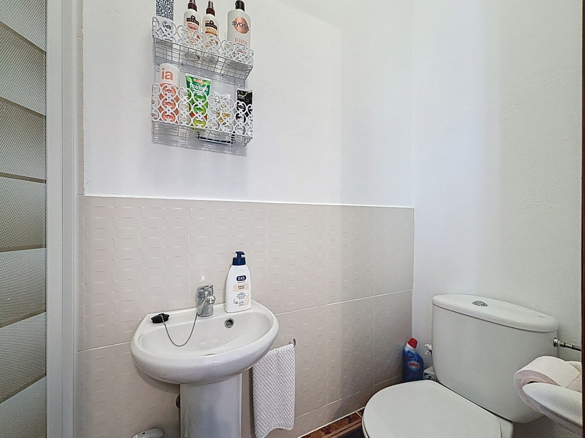 Se vende Pareada de 5 dormitorios en Costa Del Sol East, Málaga, España