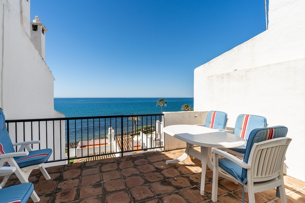 2 Bed Apartment for sale in Calahonda Costa Del Sol, Málaga, Spain