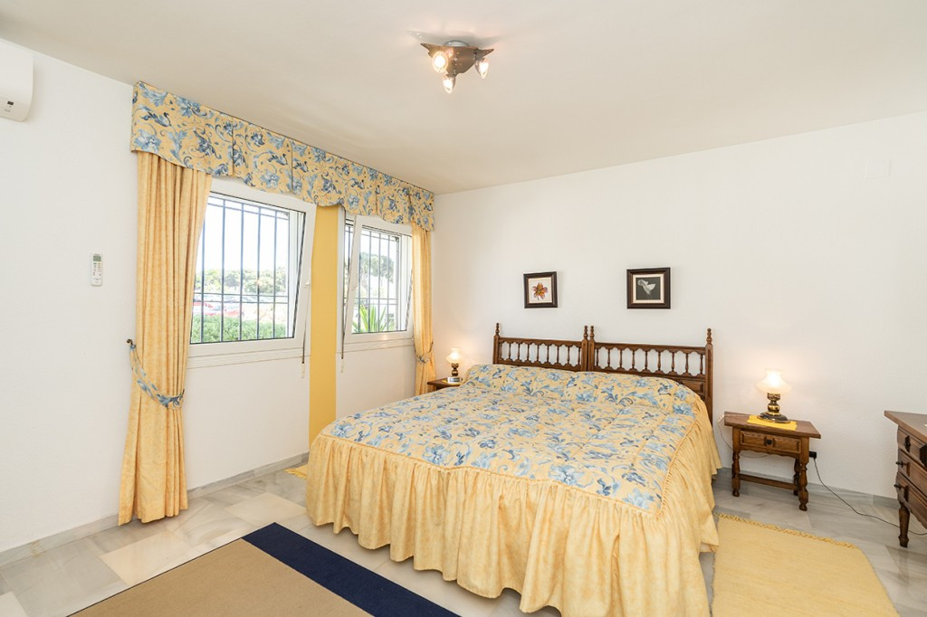 2 Bed Apartment for sale in Calahonda Costa Del Sol, Málaga, Spain