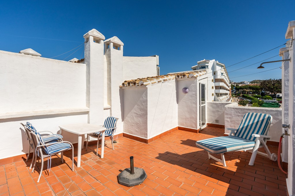 2 Bed Apartment for sale in Calahonda Costa Del Sol, Málaga, Spain