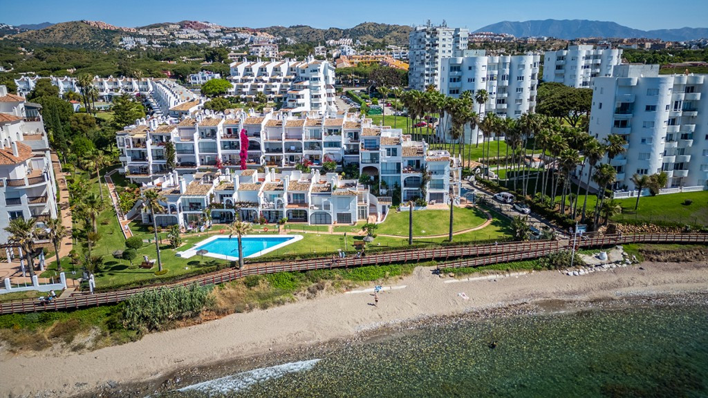 2 Bed Apartment for sale in Calahonda Costa Del Sol, Málaga, Spain