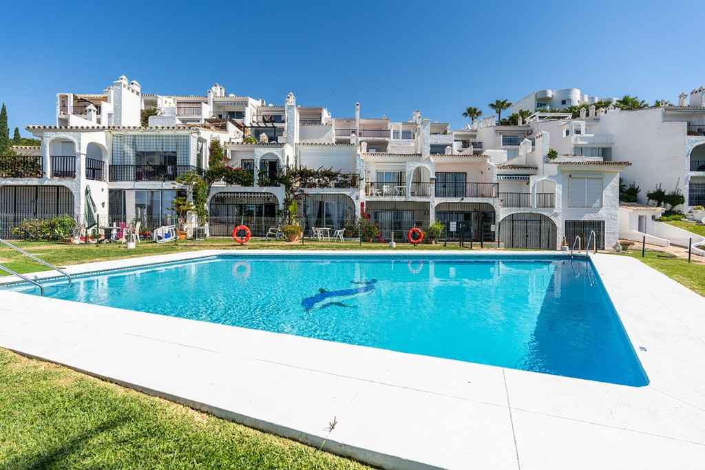 2 Bed Apartment for sale in Calahonda Costa Del Sol, Málaga, Spain