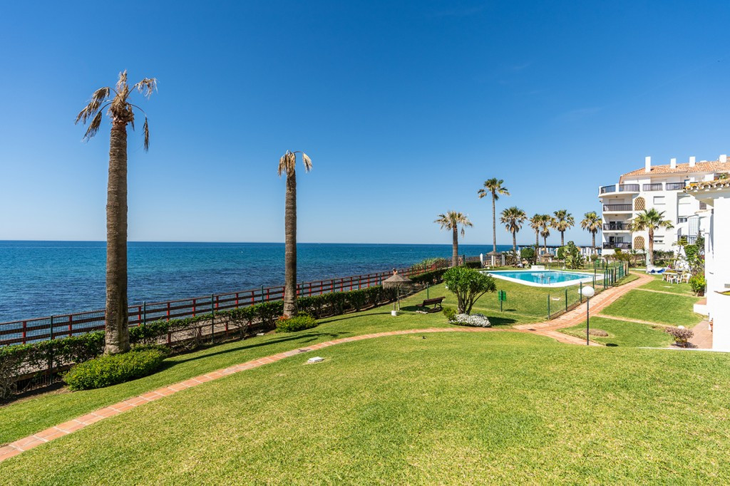 2 Bed Apartment for sale in Calahonda Costa Del Sol, Málaga, Spain