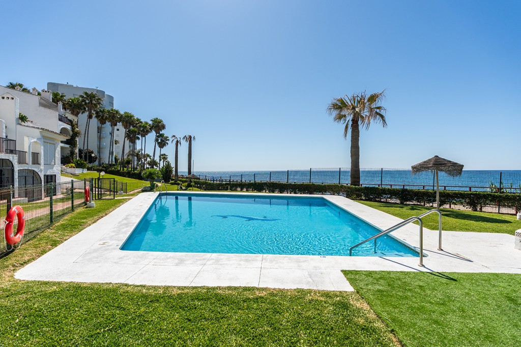 2 Bed Apartment for sale in Calahonda Costa Del Sol, Málaga, Spain