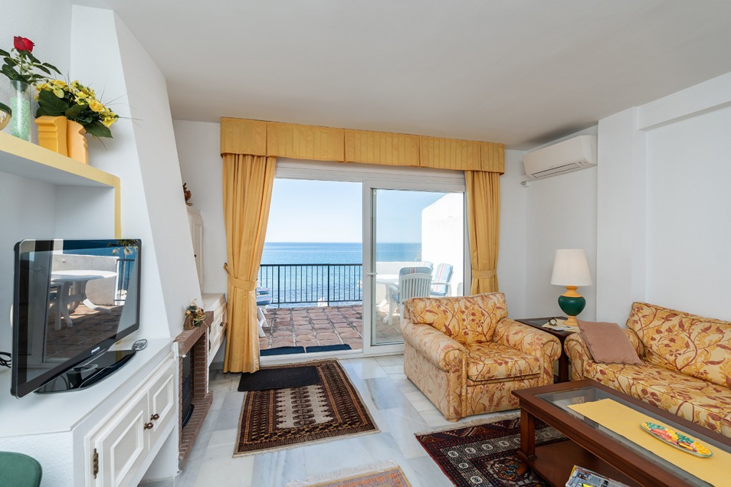 2 Bed Apartment for sale in Calahonda Costa Del Sol, Málaga, Spain