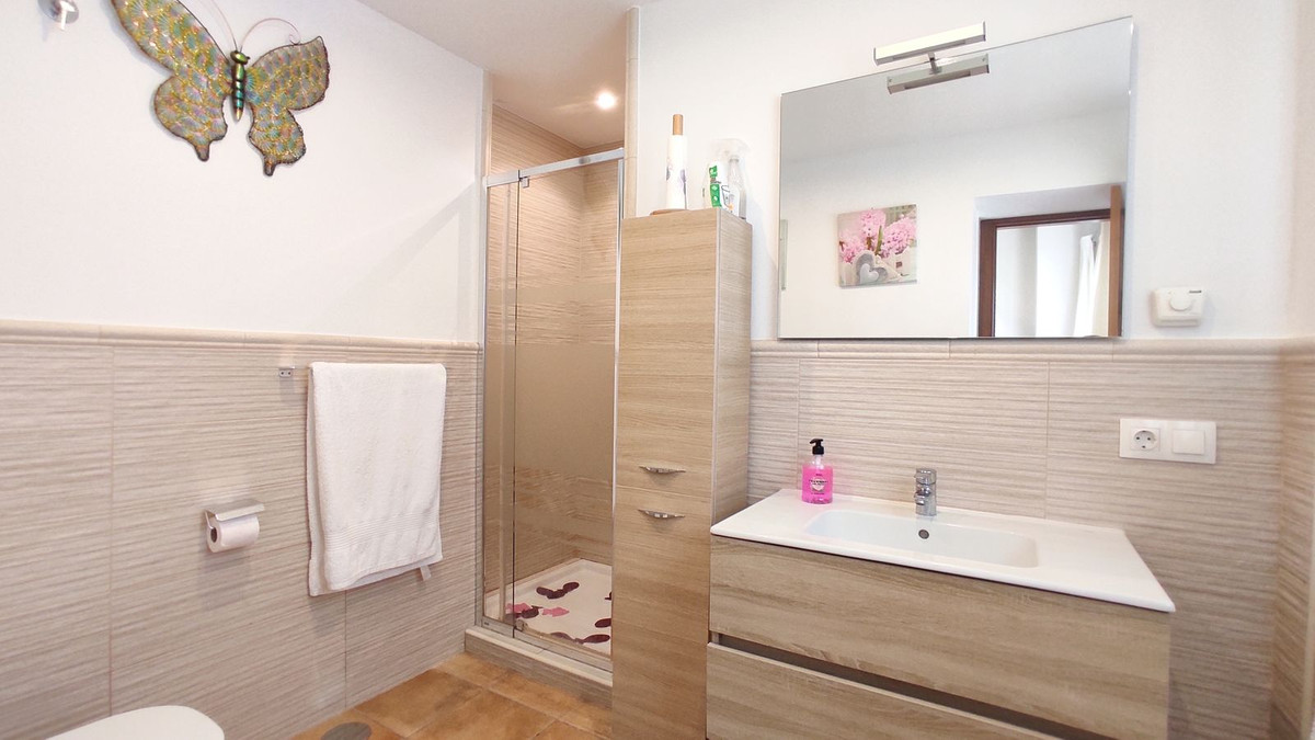 Se vende Villa - Chalet de 3 dormitorios en Costa Del Sol, Málaga, España