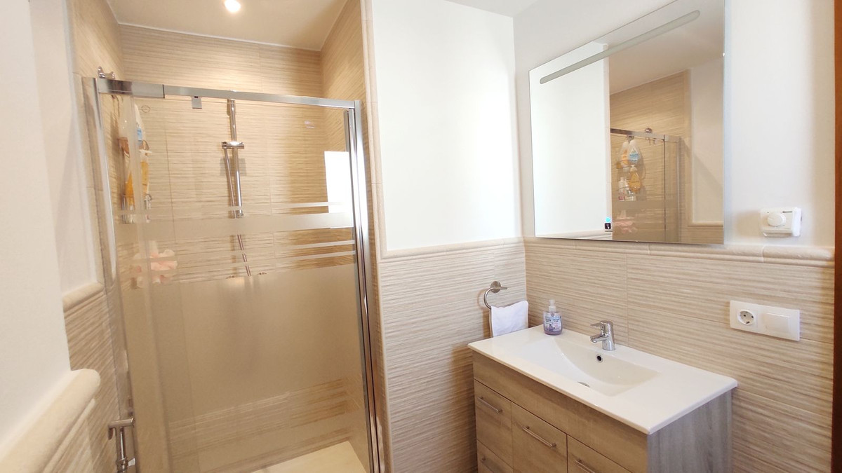 Se vende Villa - Chalet de 3 dormitorios en Costa Del Sol, Málaga, España