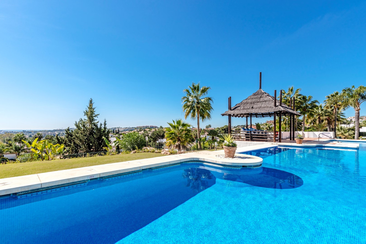 3 Bed Apartment for sale in Nueva Andalucía Costa Del Sol, Málaga, Spain
