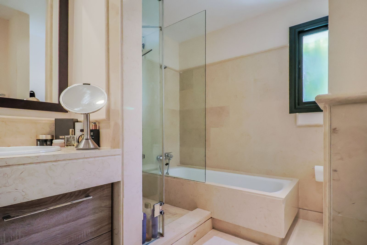 2 Bed Apartment for sale in Benahavís Costa Del Sol, Málaga, Spain