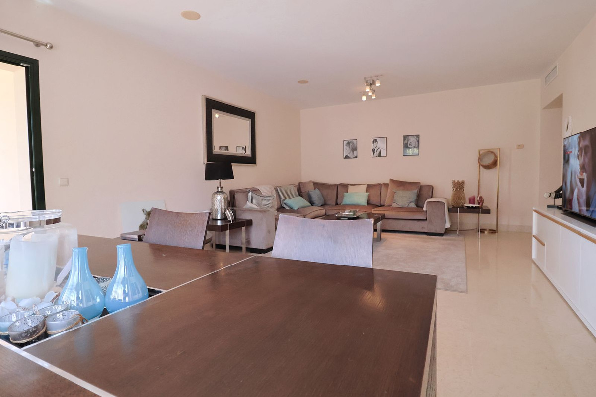 2 Bed Apartment for sale in Benahavís Costa Del Sol, Málaga, Spain
