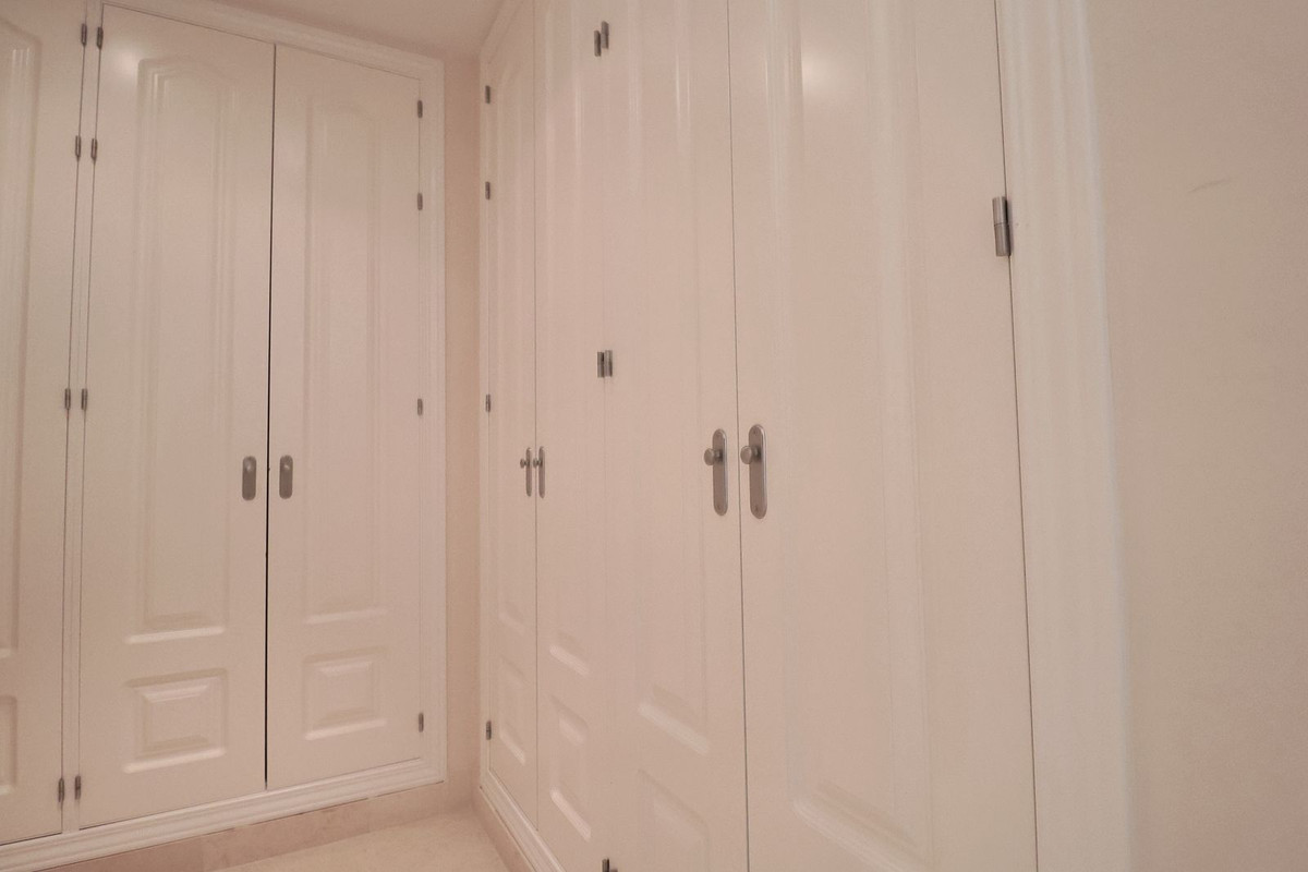 2 Bed Apartment for sale in Benahavís Costa Del Sol, Málaga, Spain