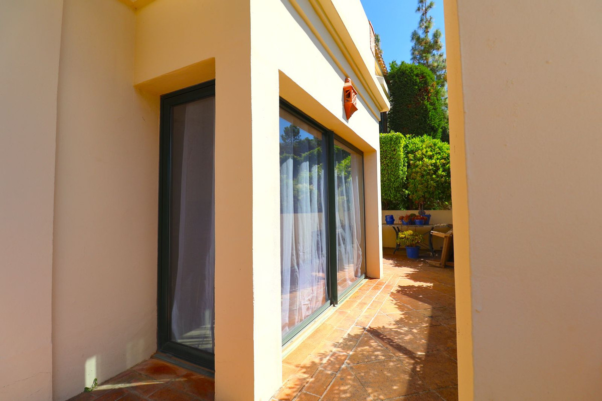 2 Bed Apartment for sale in Benahavís Costa Del Sol, Málaga, Spain