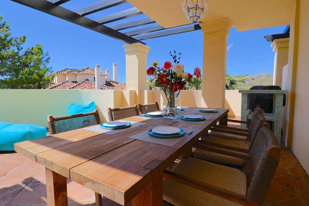 2 Bed Apartment for sale in Benahavís Costa Del Sol, Málaga, Spain
