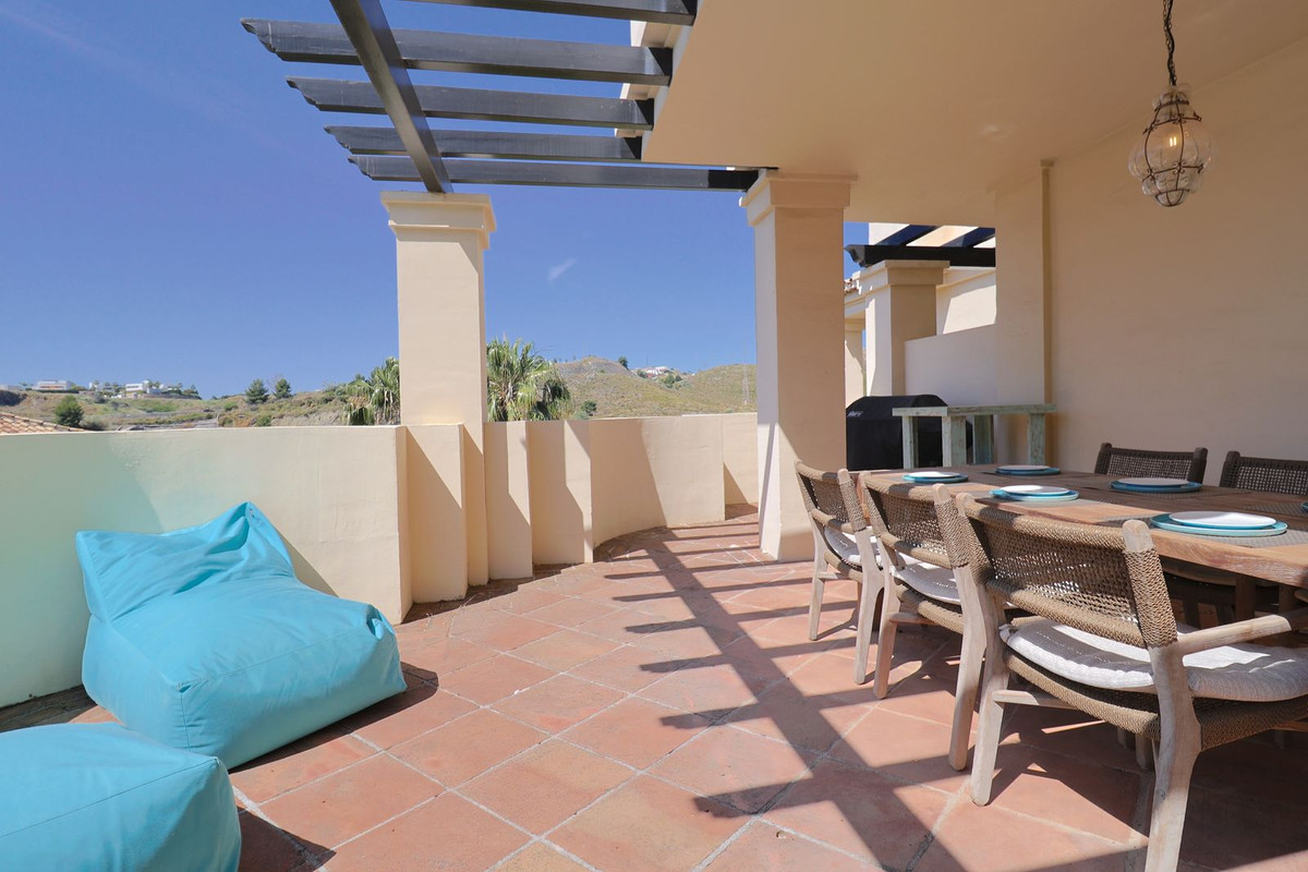 2 Bed Apartment for sale in Benahavís Costa Del Sol, Málaga, Spain