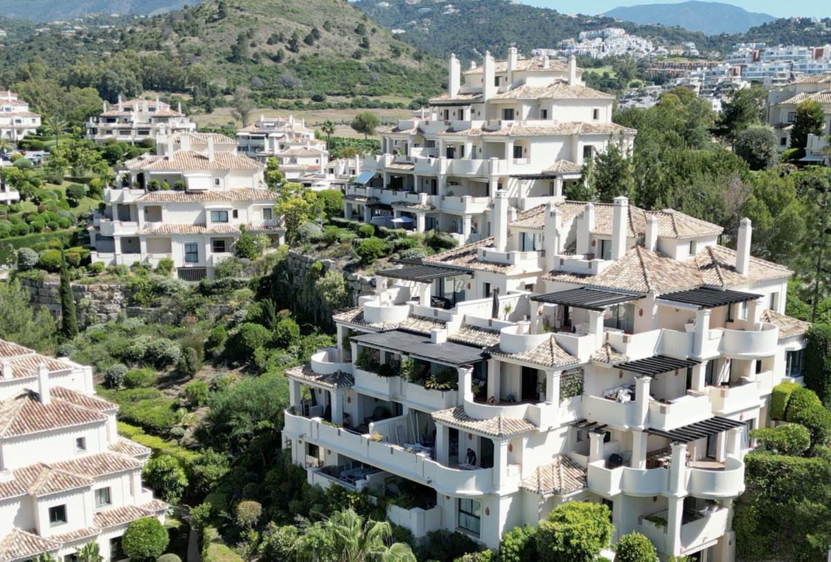 2 Bed Apartment for sale in Benahavís Costa Del Sol, Málaga, Spain