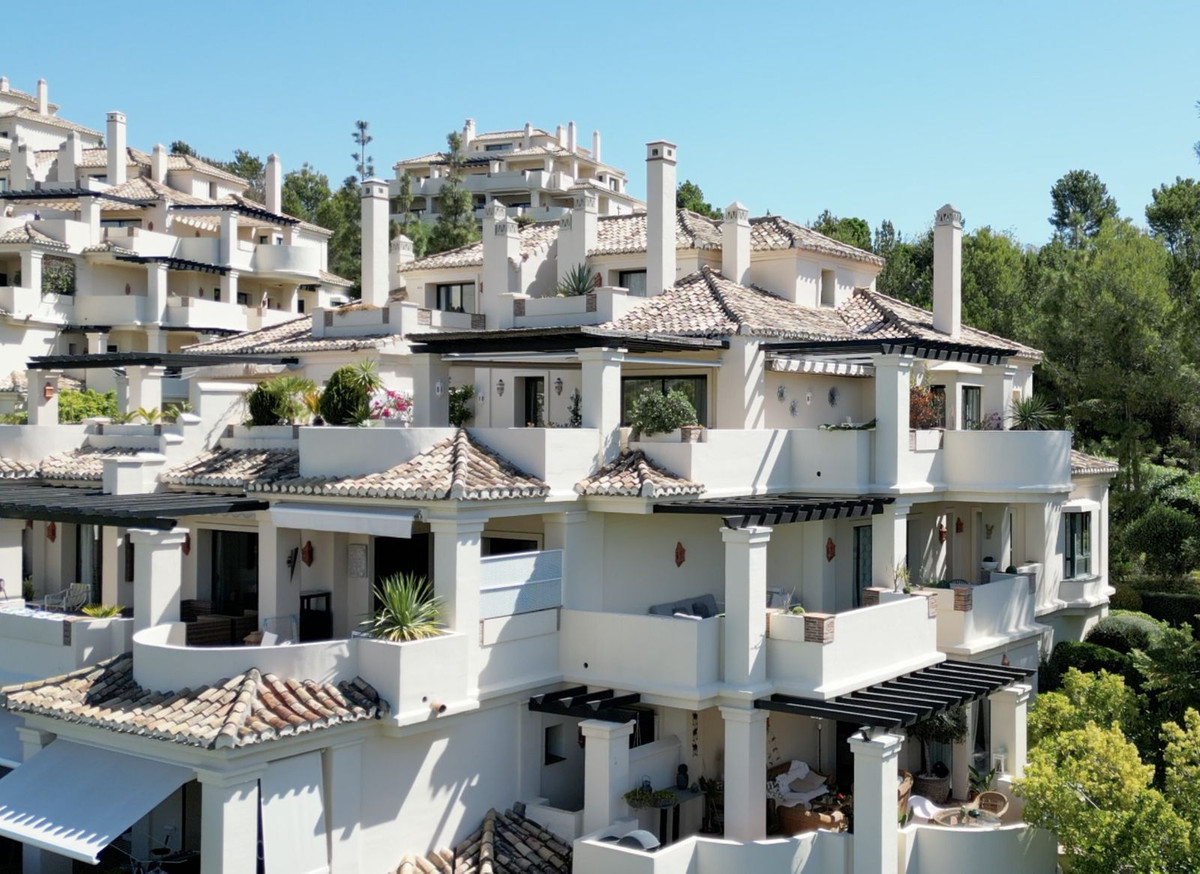 2 Bed Apartment for sale in Benahavís Costa Del Sol, Málaga, Spain