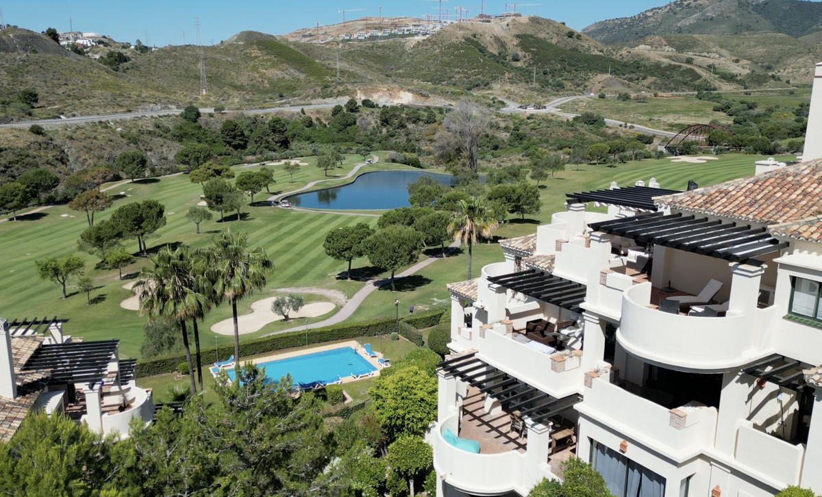 2 Bed Apartment for sale in Benahavís Costa Del Sol, Málaga, Spain