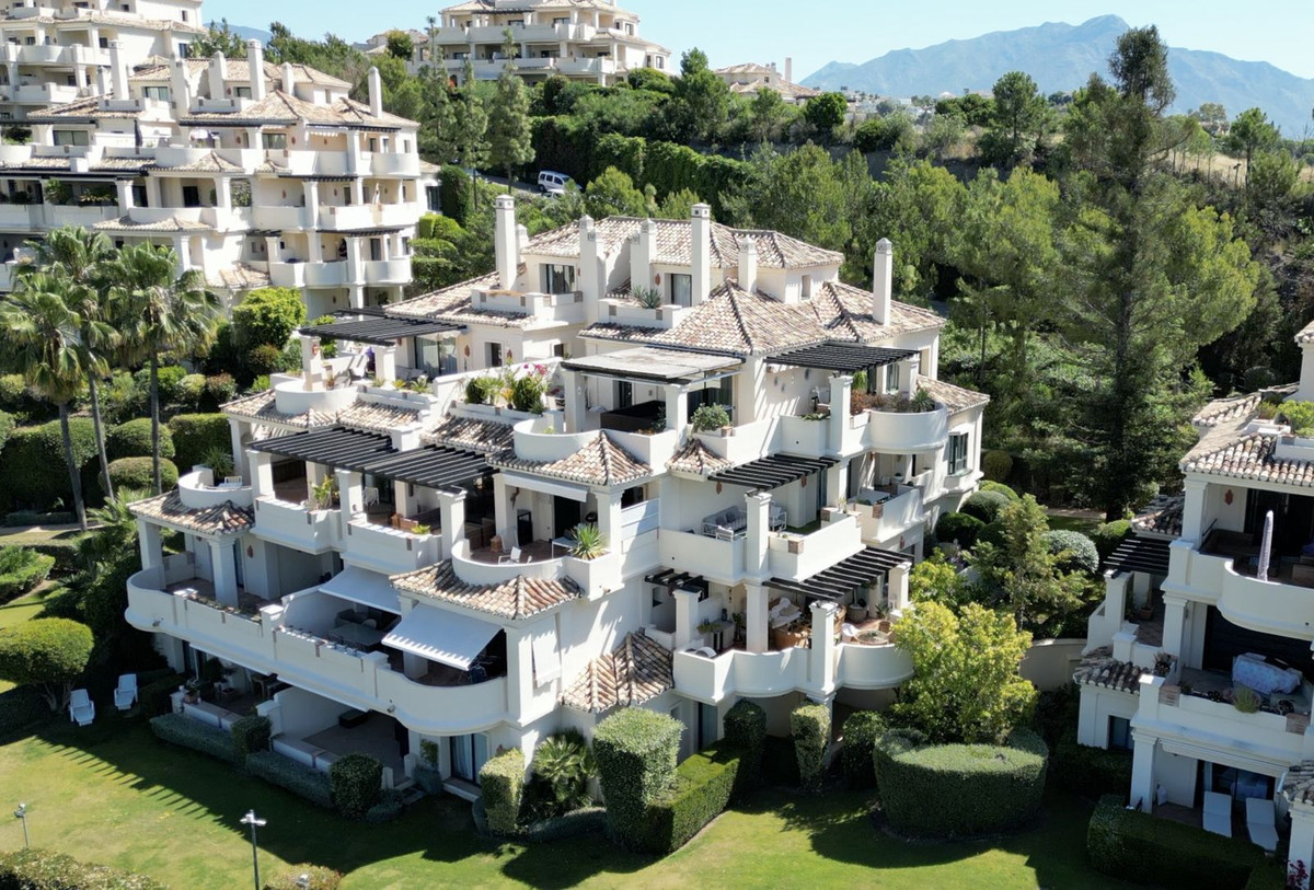 2 Bed Apartment for sale in Benahavís Costa Del Sol, Málaga, Spain