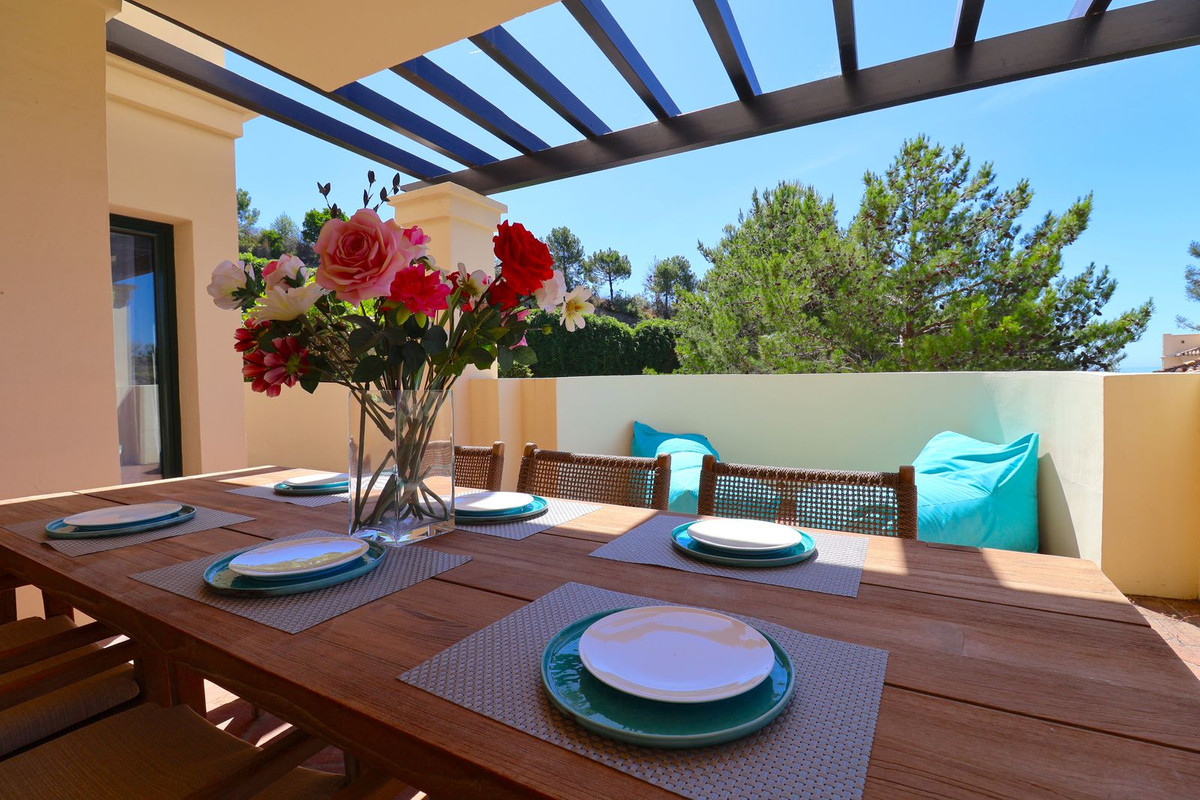 2 Bed Apartment for sale in Benahavís Costa Del Sol, Málaga, Spain