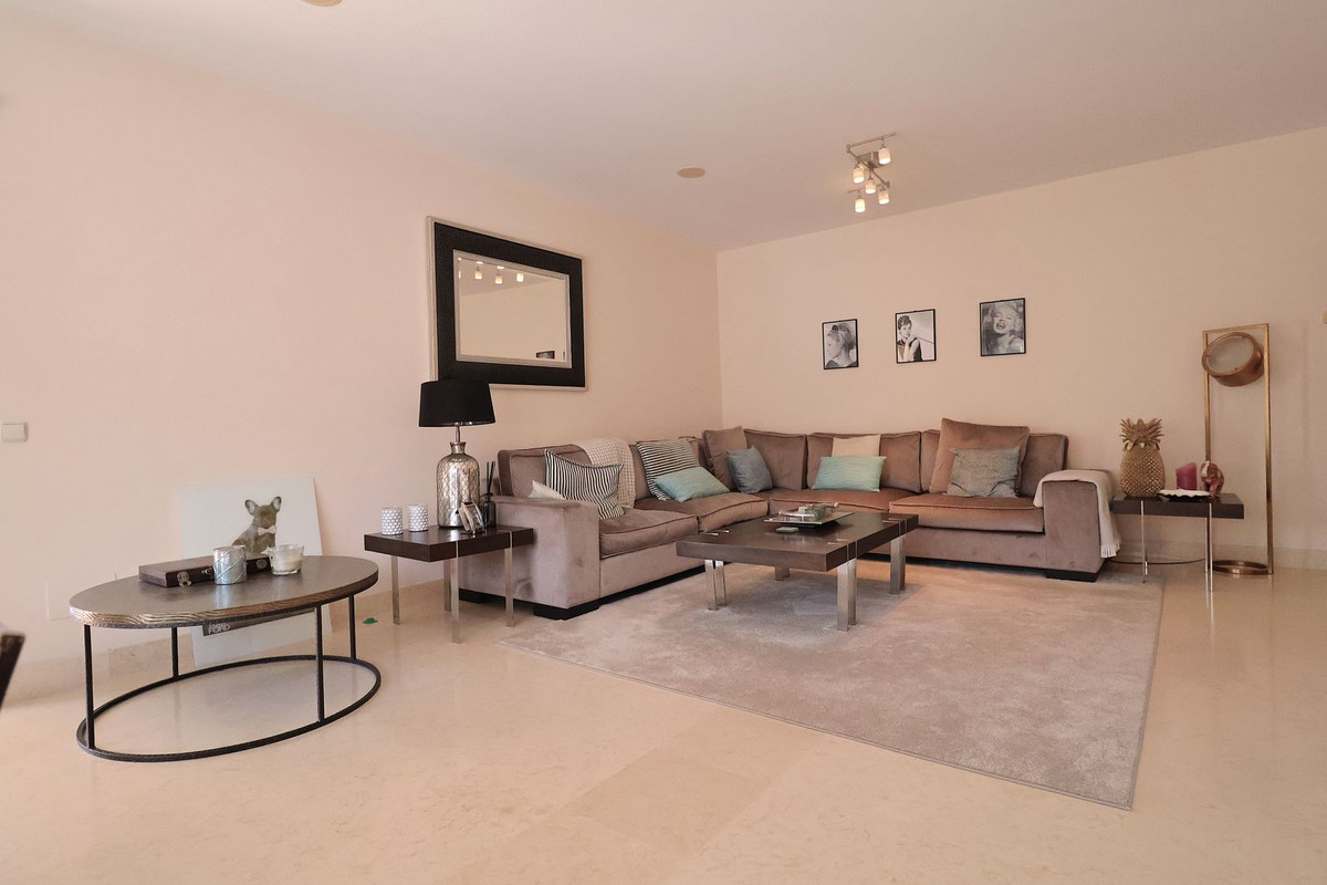 2 Bed Apartment for sale in Benahavís Costa Del Sol, Málaga, Spain