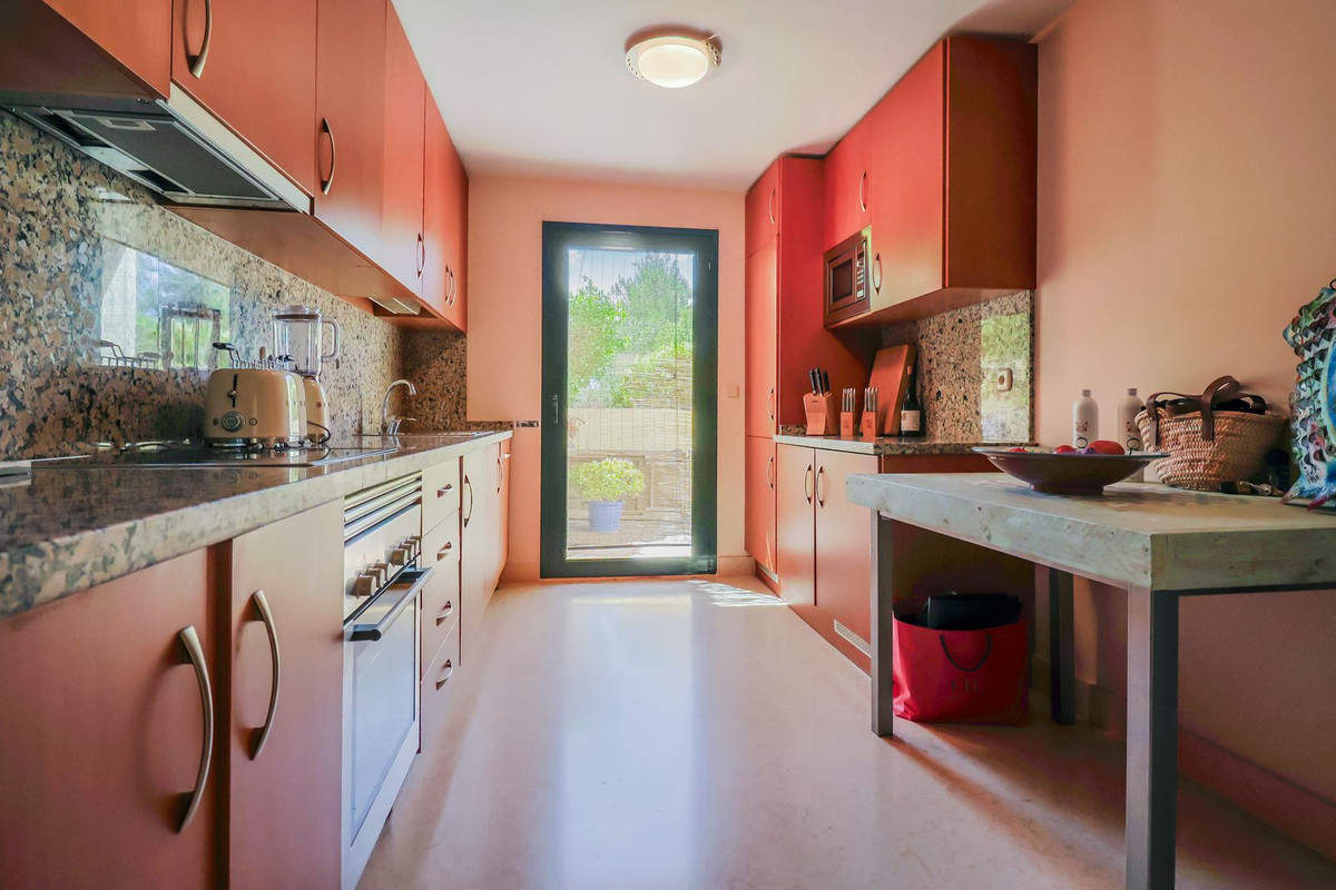 2 Bed Apartment for sale in Benahavís Costa Del Sol, Málaga, Spain