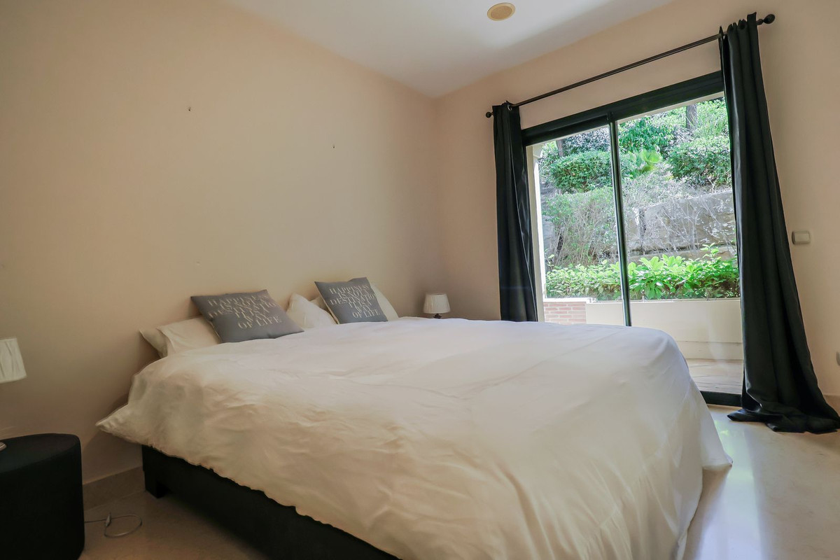 2 Bed Apartment for sale in Benahavís Costa Del Sol, Málaga, Spain