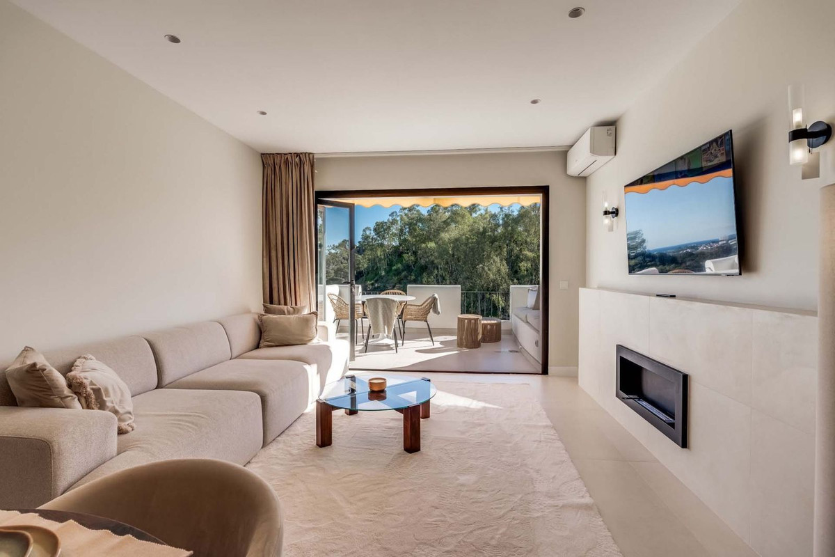 3 Bed Apartment for sale in Benahavís Costa Del Sol, Málaga, Spain