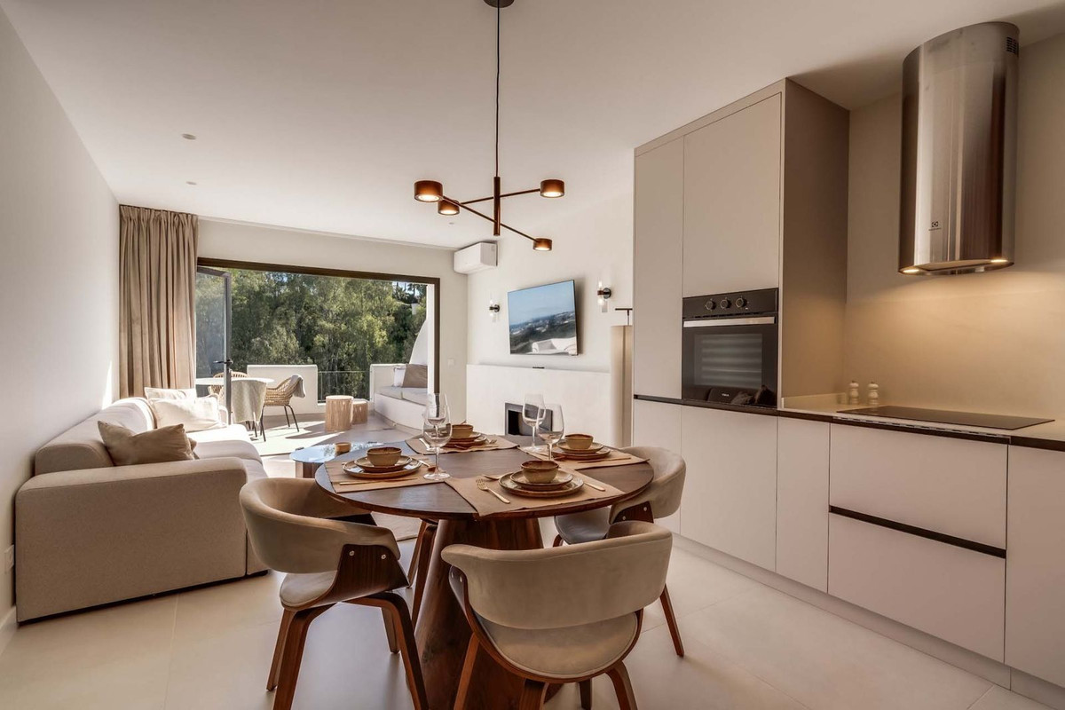 3 Bed Apartment for sale in Benahavís Costa Del Sol, Málaga, Spain