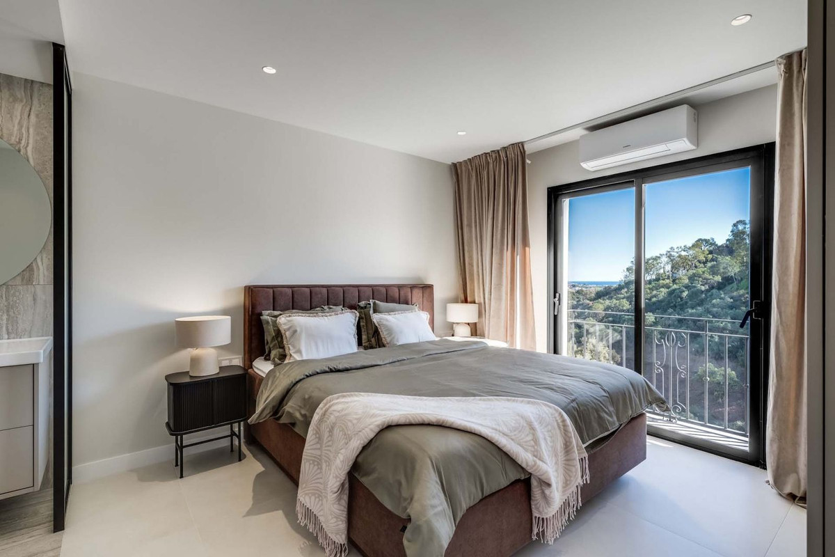 3 Bed Apartment for sale in Benahavís Costa Del Sol, Málaga, Spain