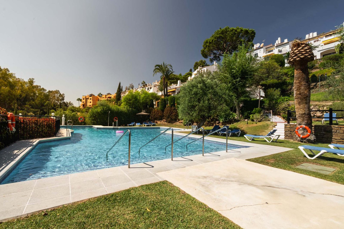 3 Bed Apartment for sale in Benahavís Costa Del Sol, Málaga, Spain