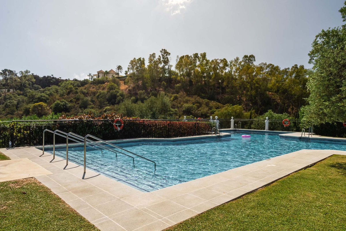 3 Bed Apartment for sale in Benahavís Costa Del Sol, Málaga, Spain
