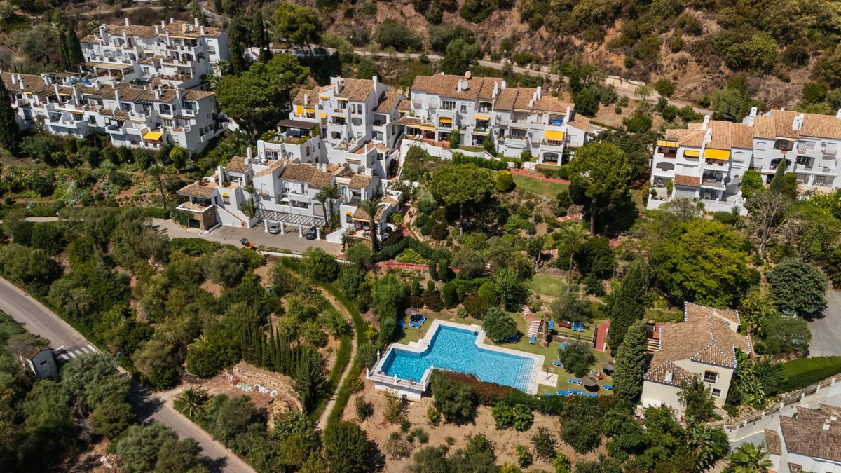 3 Bed Apartment for sale in Benahavís Costa Del Sol, Málaga, Spain