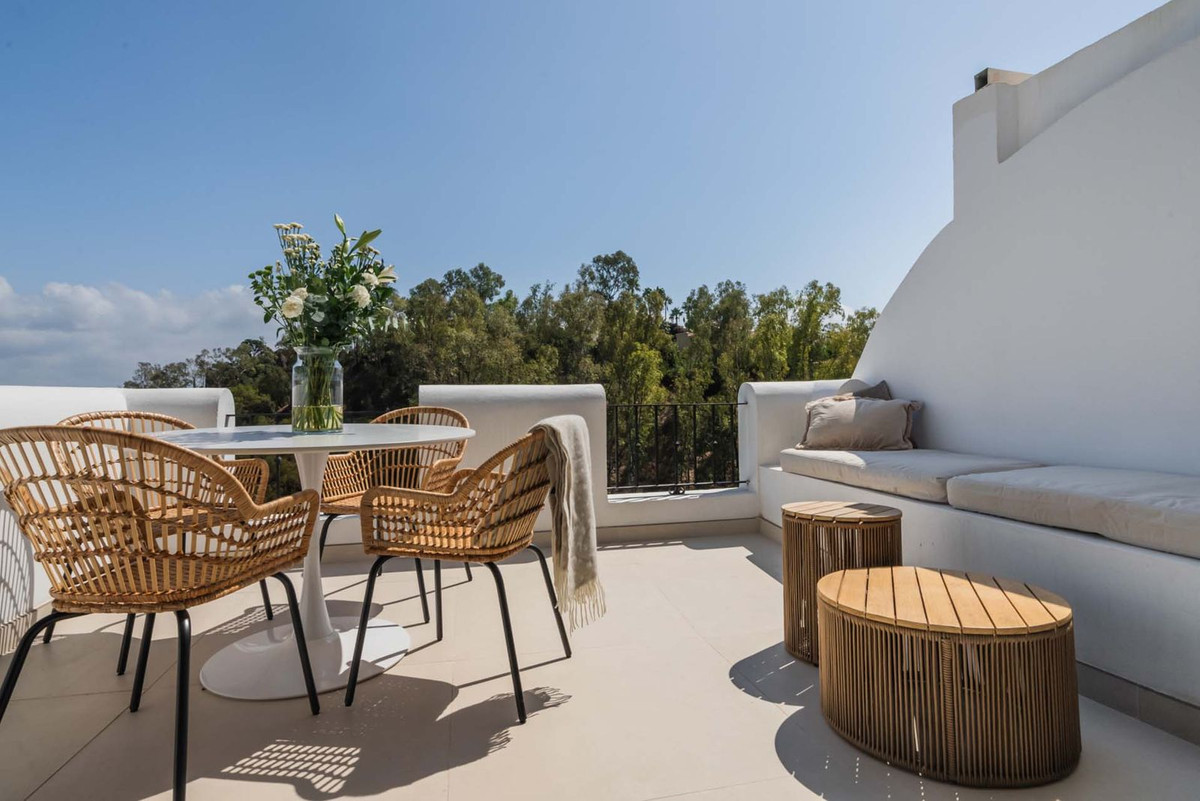 3 Bed Apartment for sale in Benahavís Costa Del Sol, Málaga, Spain