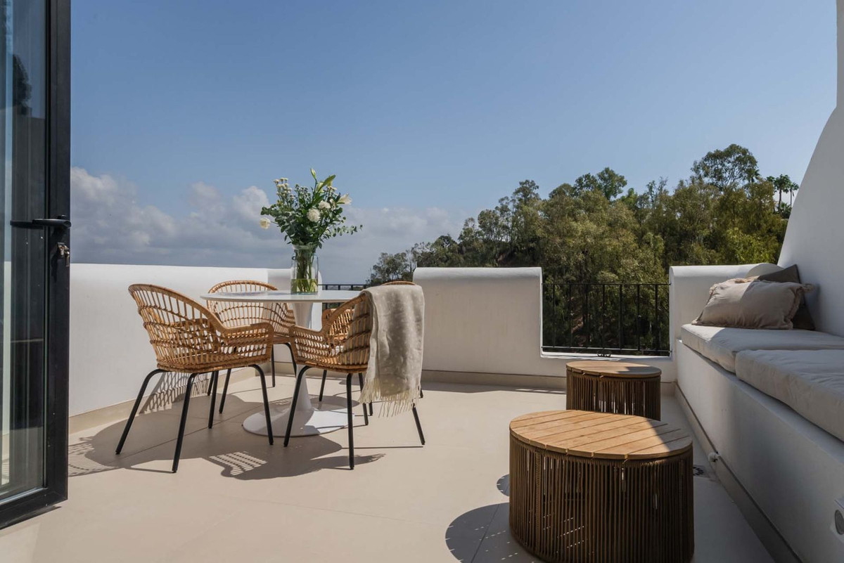 3 Bed Apartment for sale in Benahavís Costa Del Sol, Málaga, Spain