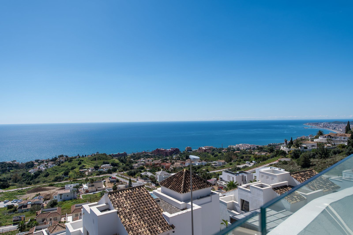 3 Bed Apartment for sale in Benalmadena Costa Del Sol, Málaga, Spain