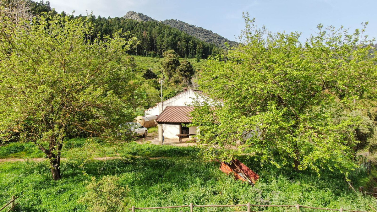 Se vende Finca - Cortijo de 3 dormitorios en Costa Del Sol, Málaga, España
