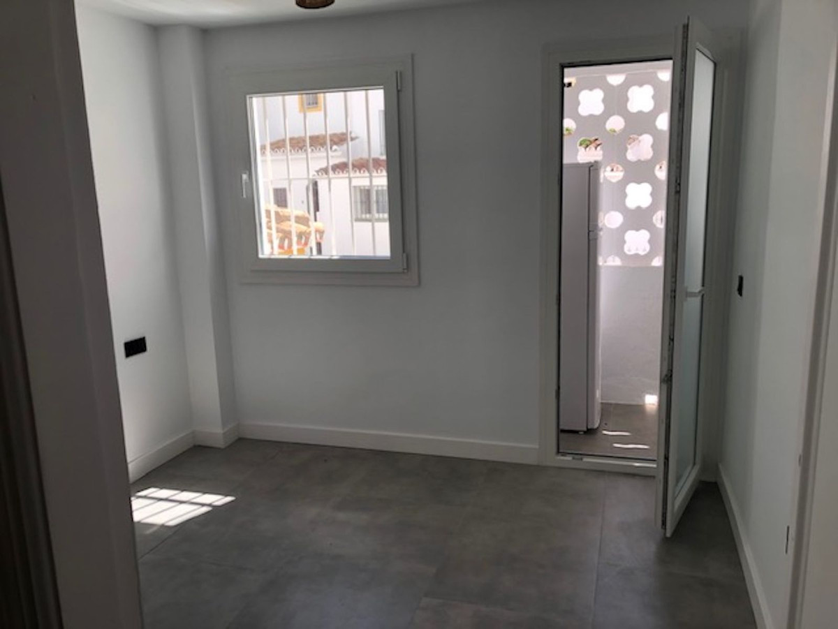 2 Bed Apartment for sale in Benahavís Costa Del Sol, Málaga, Spain