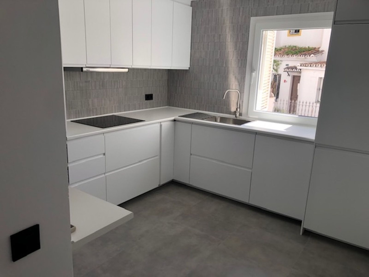 2 Bed Apartment for sale in Benahavís Costa Del Sol, Málaga, Spain