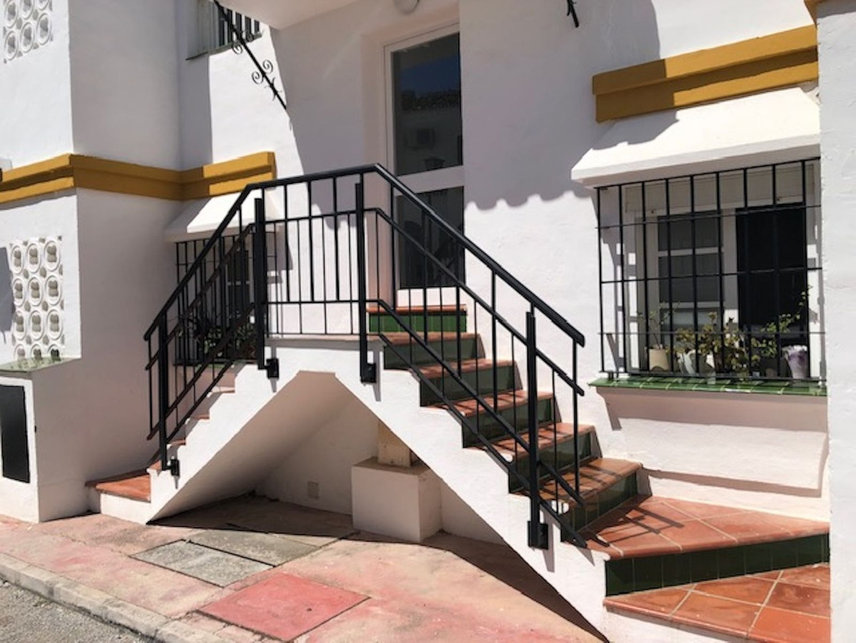 2 Bed Apartment for sale in Benahavís Costa Del Sol, Málaga, Spain