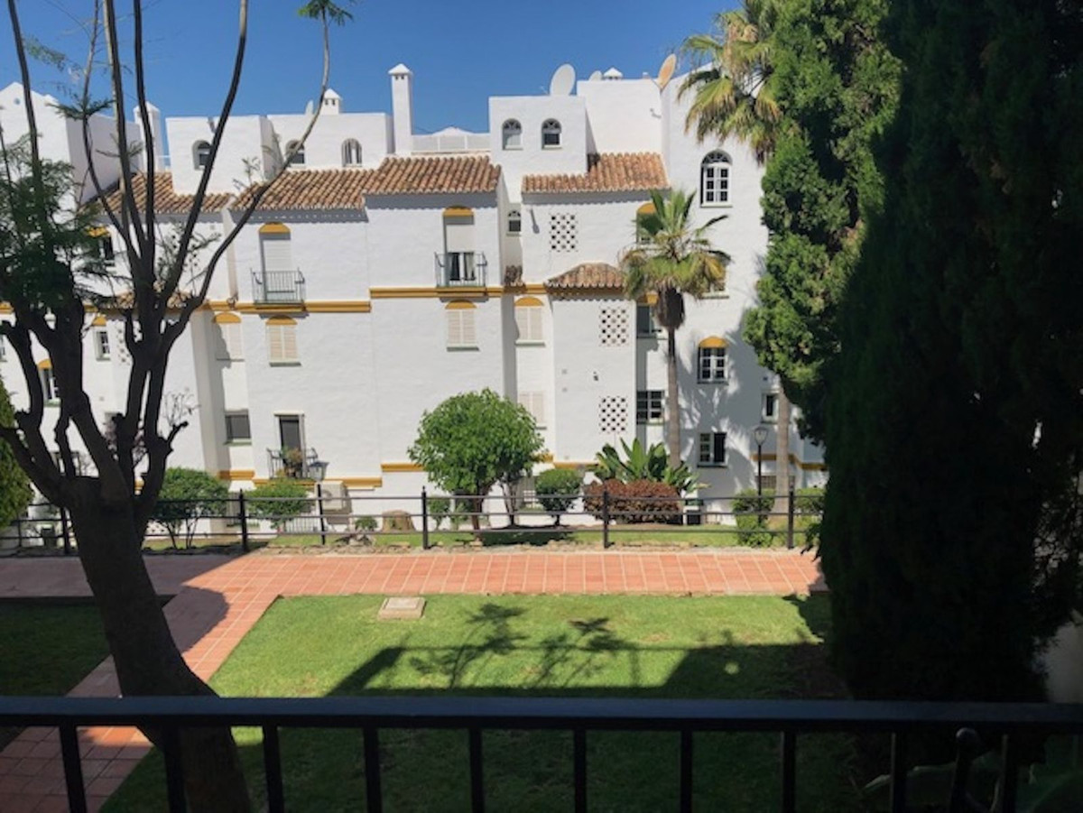 2 Bed Apartment for sale in Benahavís Costa Del Sol, Málaga, Spain